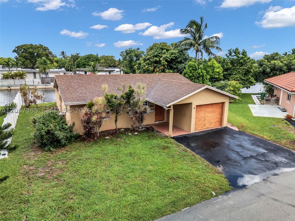 Photo of 6605 NW 77th St, Tamarac, FL 33321 (MLS # A12067385)