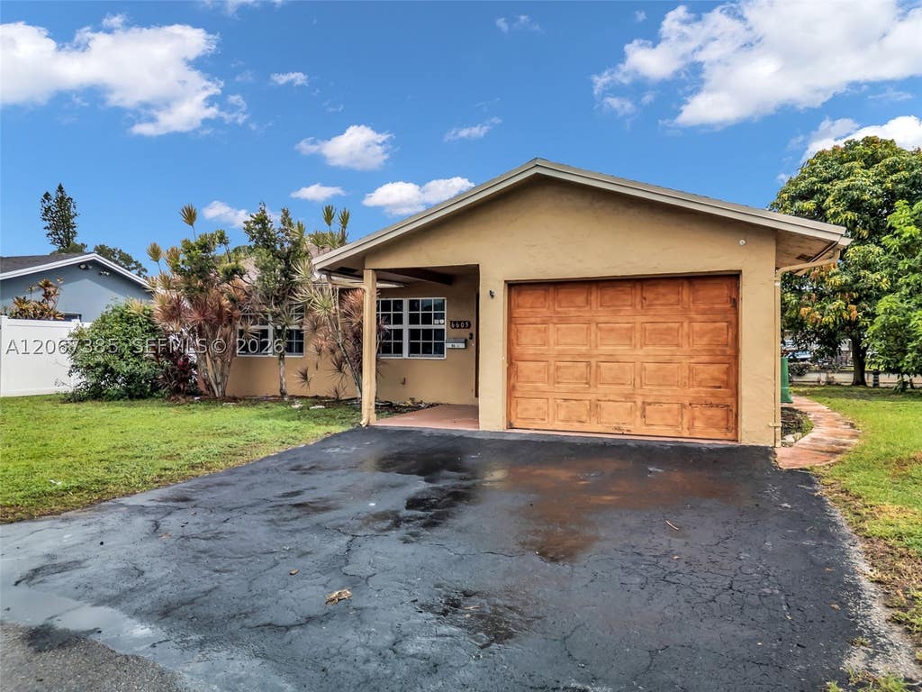 Photo of 6605 NW 77th St, Tamarac, FL 33321 (MLS # A12067385)