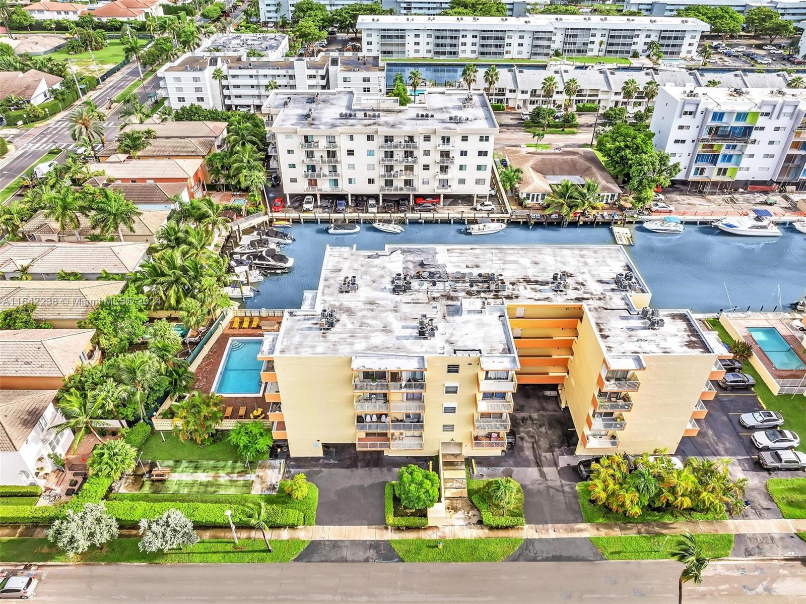 LA CANADIENNE CONDO - Residential