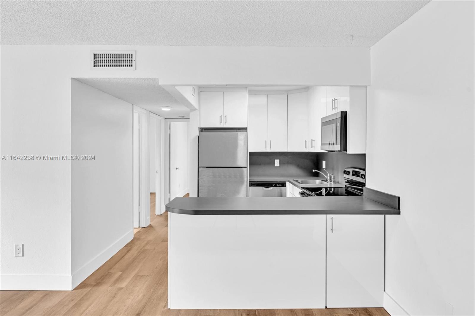 LA CANADIENNE CONDO - Residential
