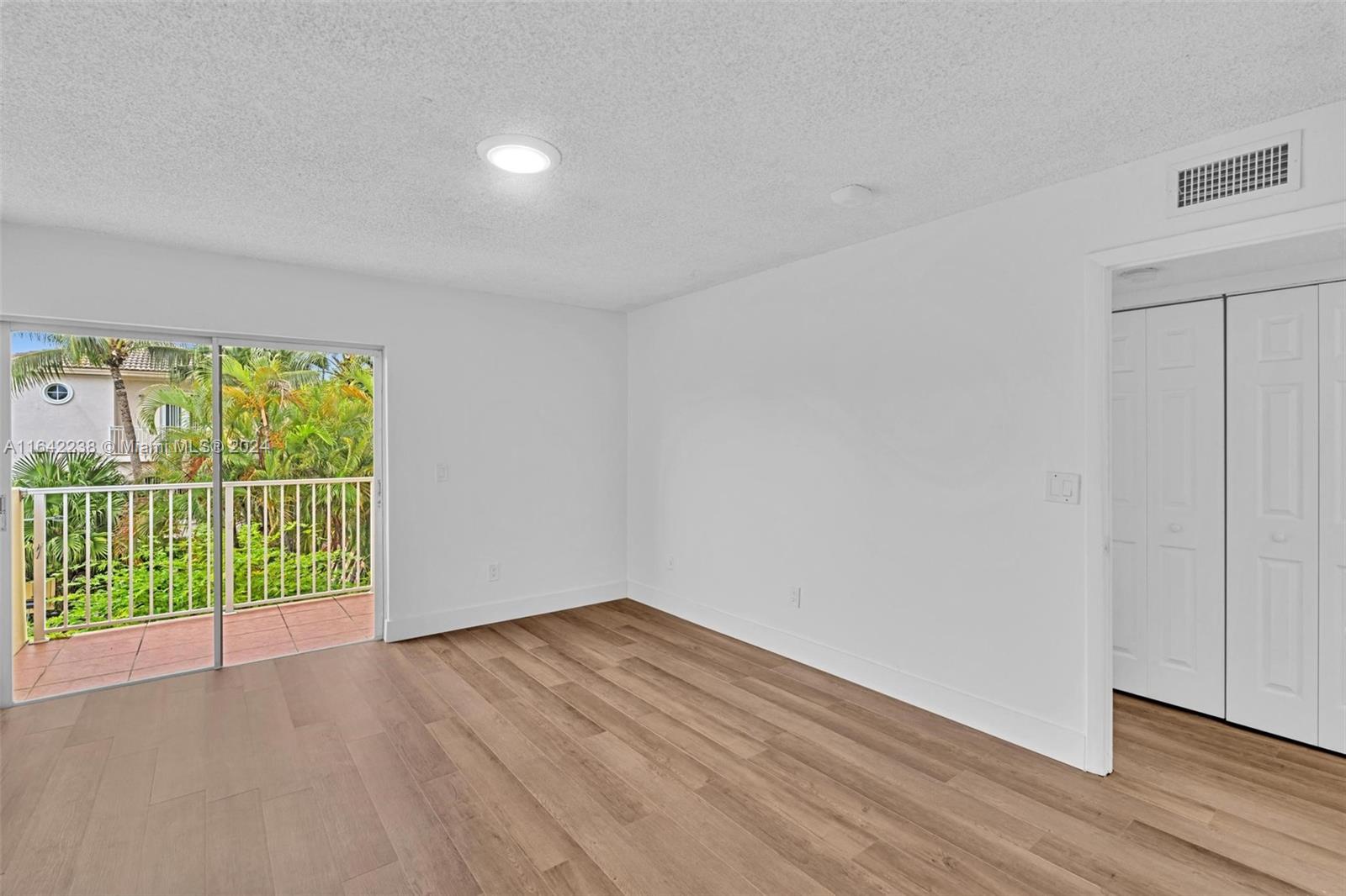 LA CANADIENNE CONDO - Residential