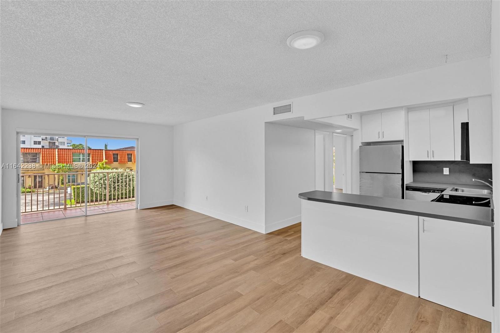 LA CANADIENNE CONDO - Residential