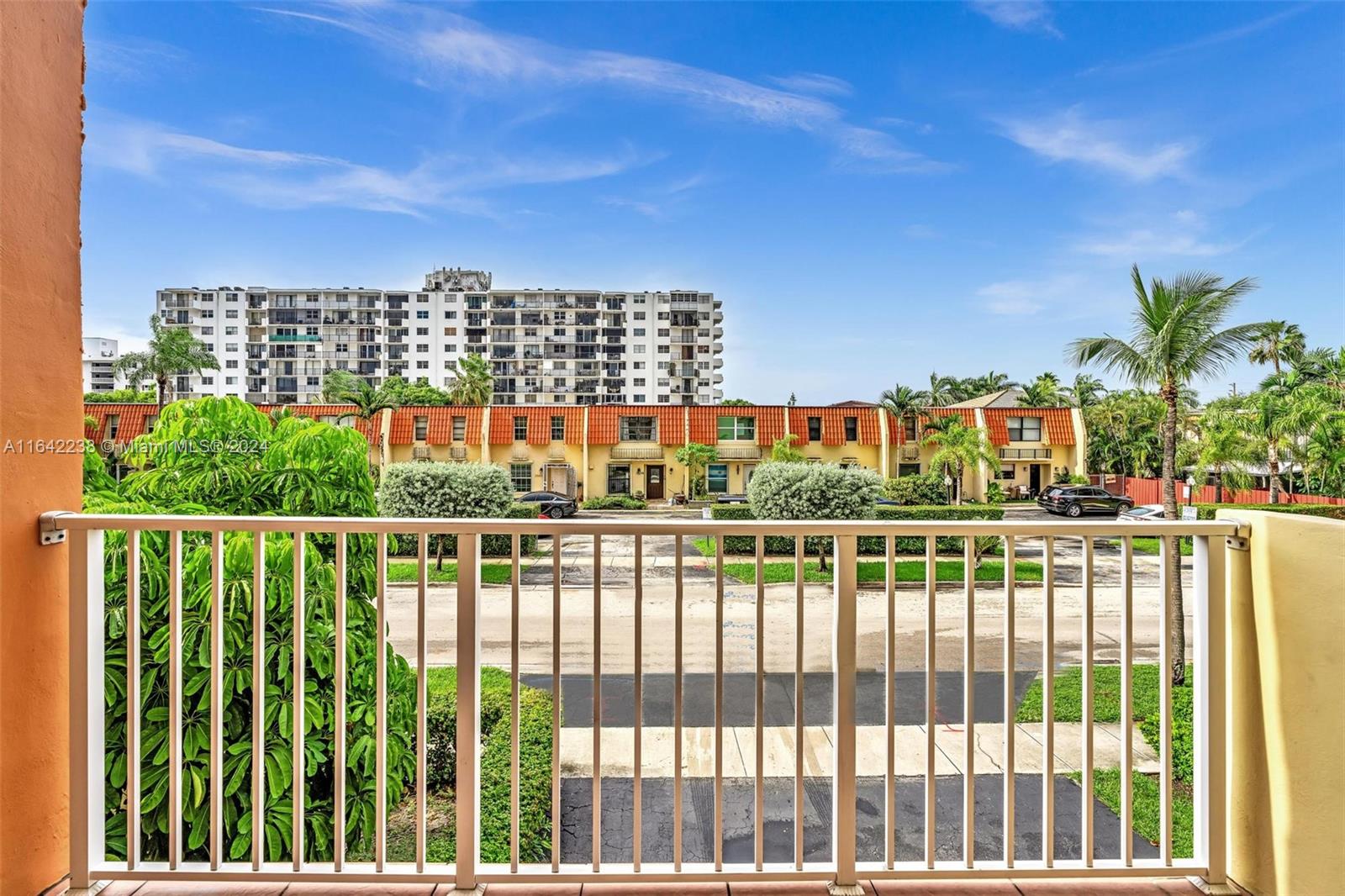 LA CANADIENNE CONDO - Residential
