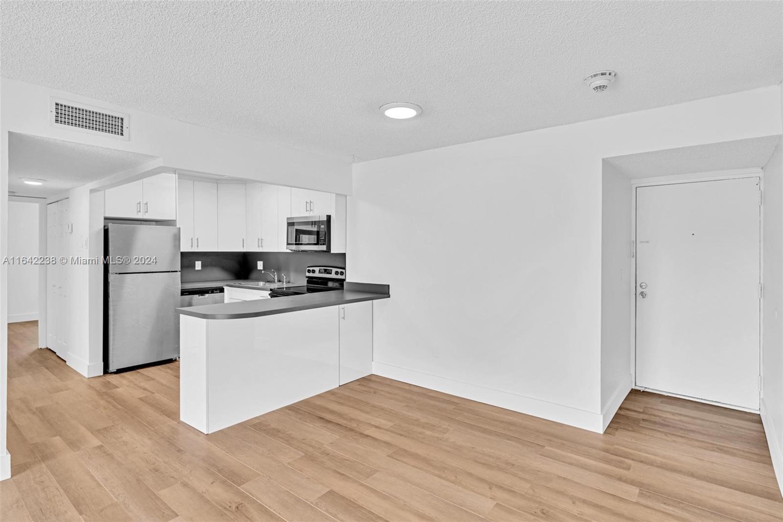 LA CANADIENNE CONDO - Residential