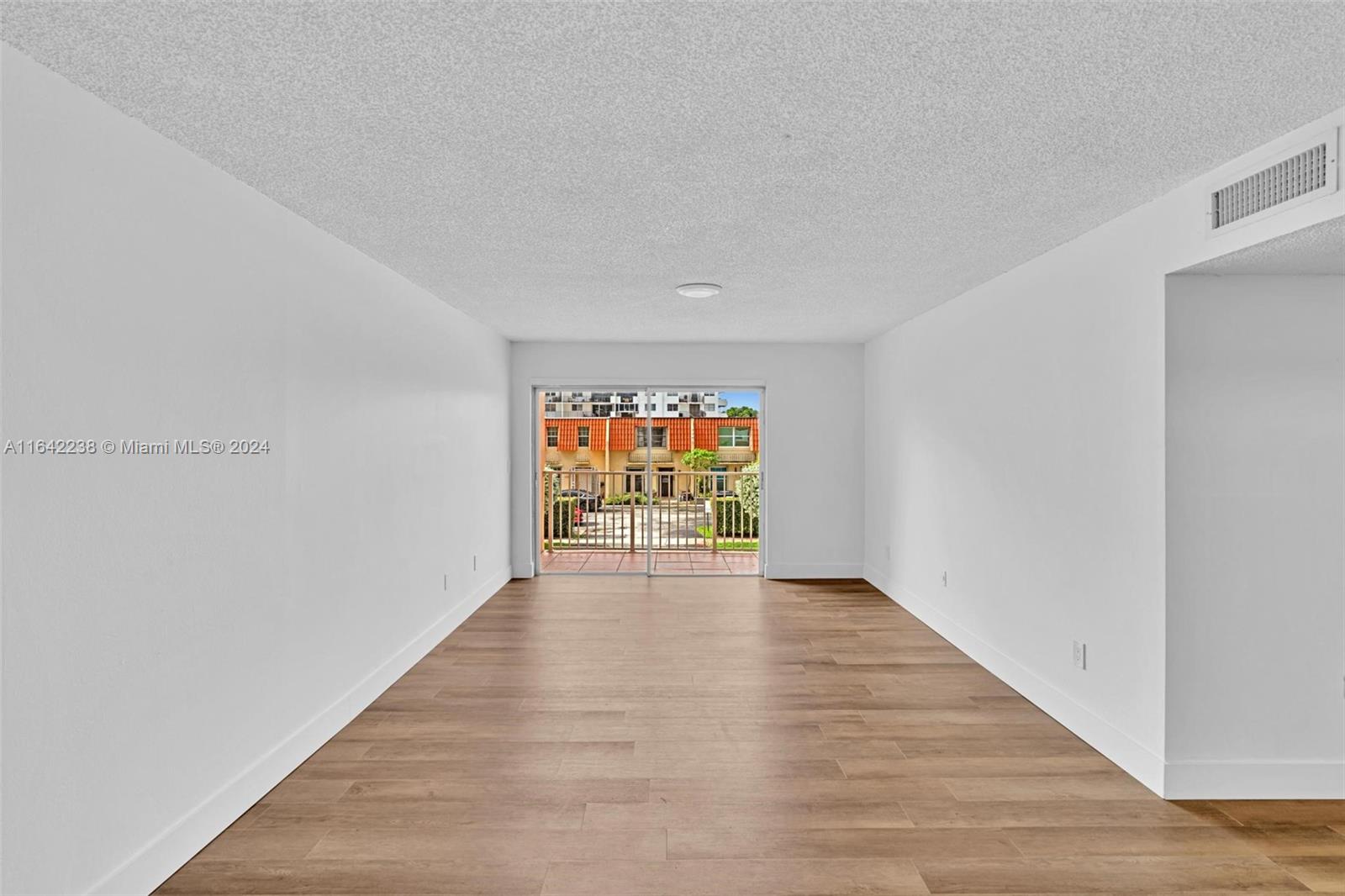 LA CANADIENNE CONDO - Residential