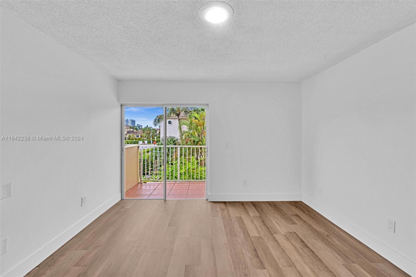 LA CANADIENNE CONDO - Residential