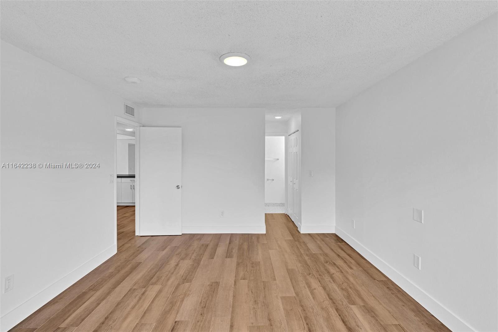 LA CANADIENNE CONDO - Residential