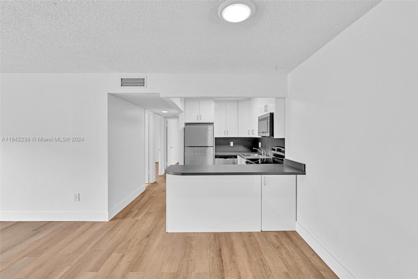 LA CANADIENNE CONDO - Residential