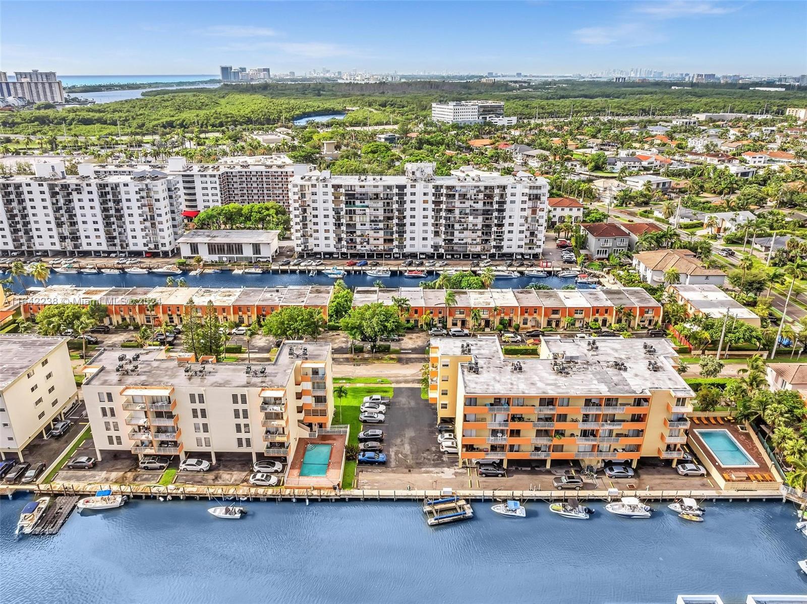 LA CANADIENNE CONDO - Residential