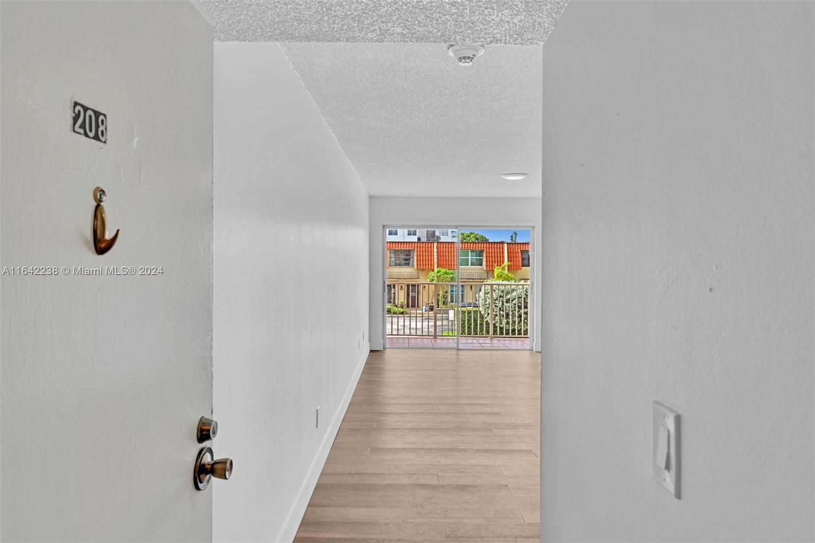 LA CANADIENNE CONDO - Residential