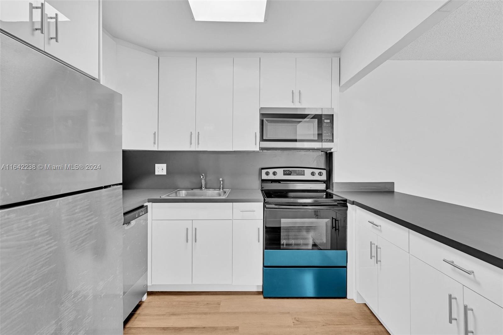 LA CANADIENNE CONDO - Residential