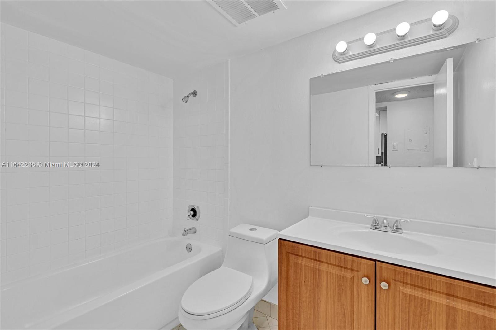 LA CANADIENNE CONDO - Residential