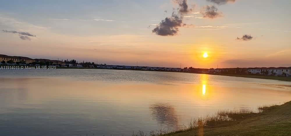 AQUABELLA SECTION ONE - Residential