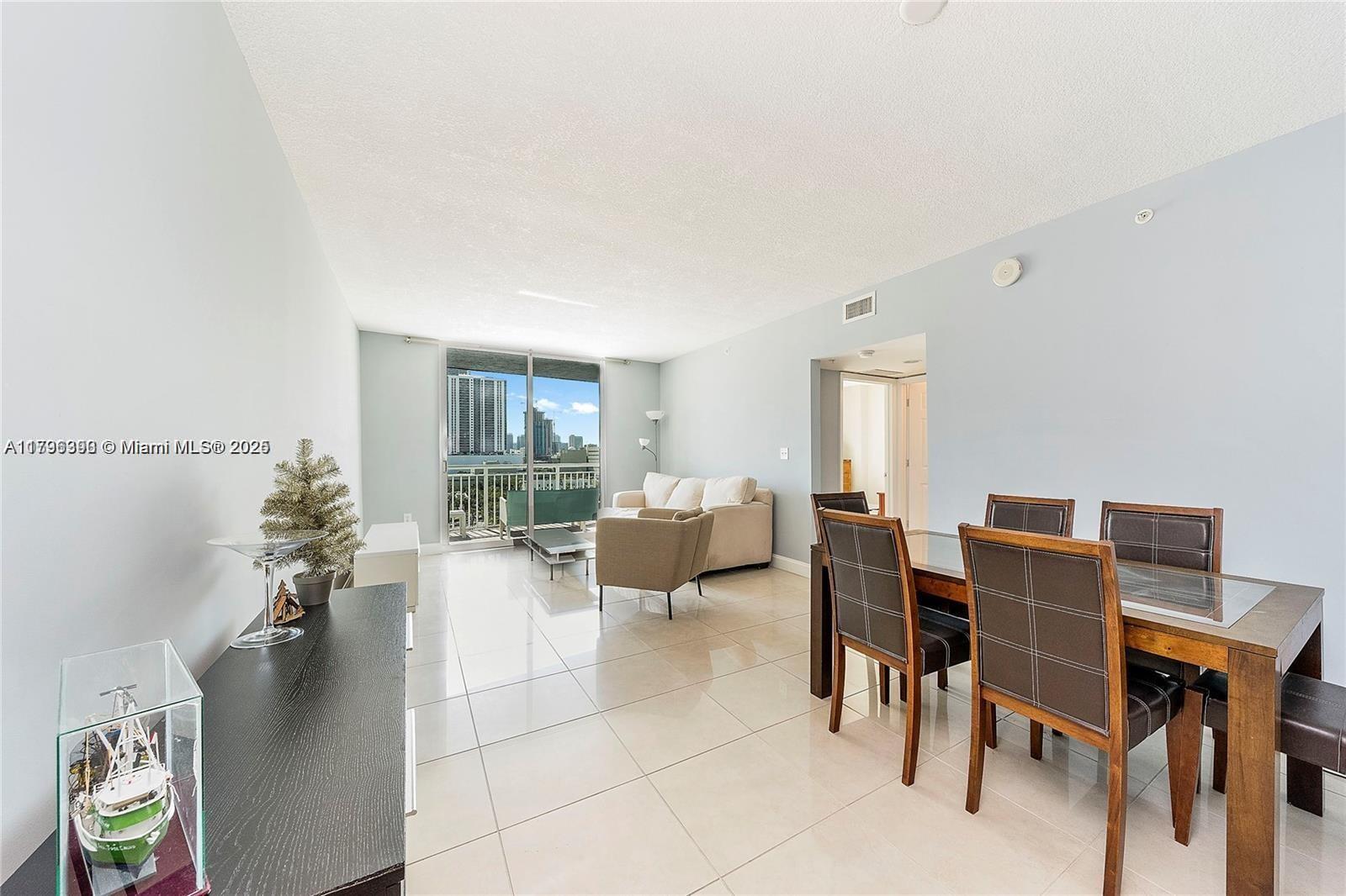 275 NE 18th St 1103
