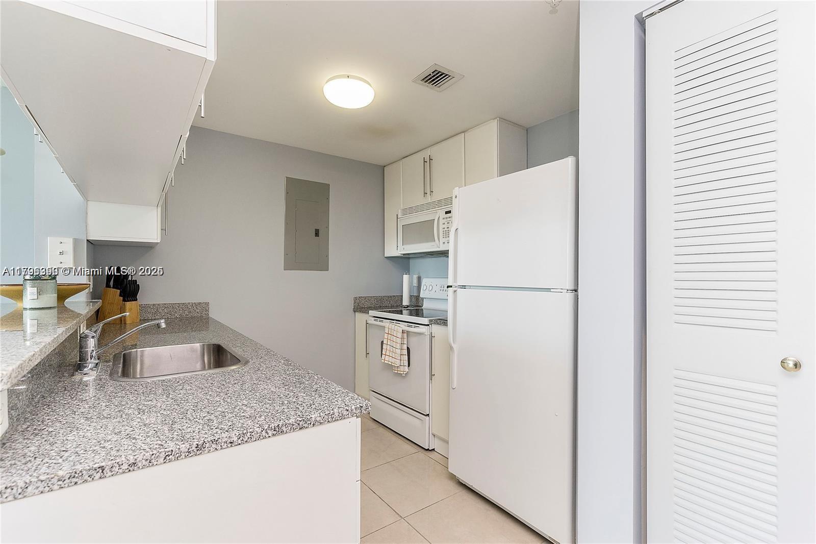 275 NE 18th St 1103