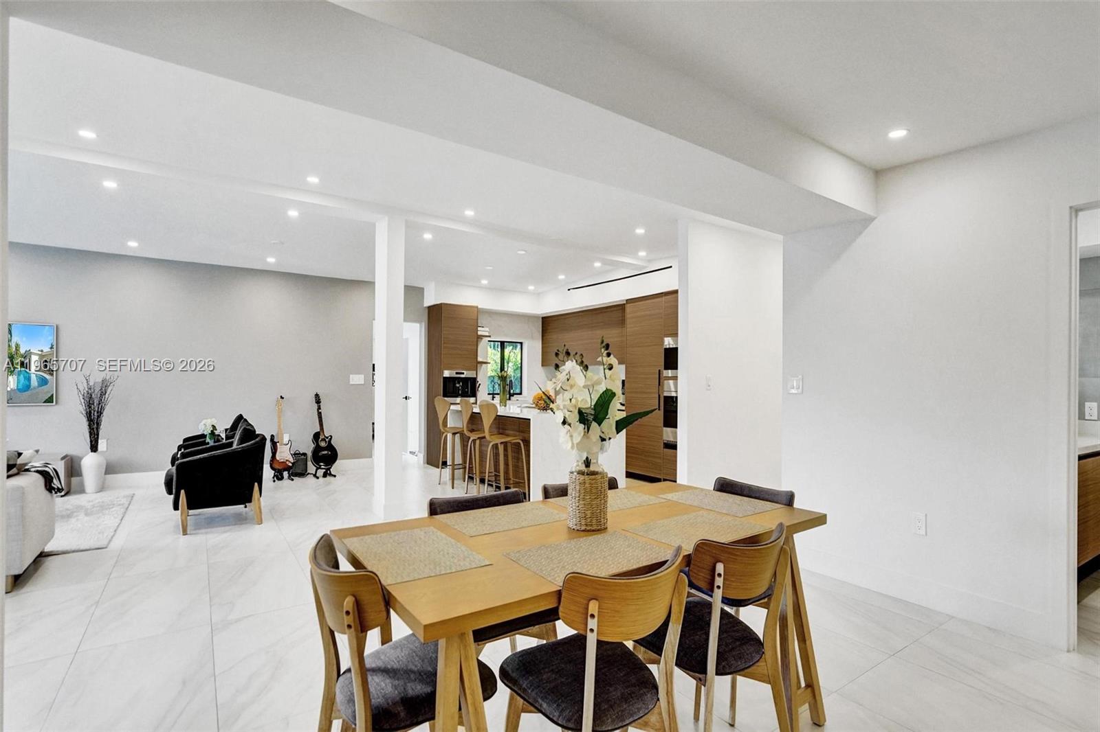 SKY LAKE - Residential