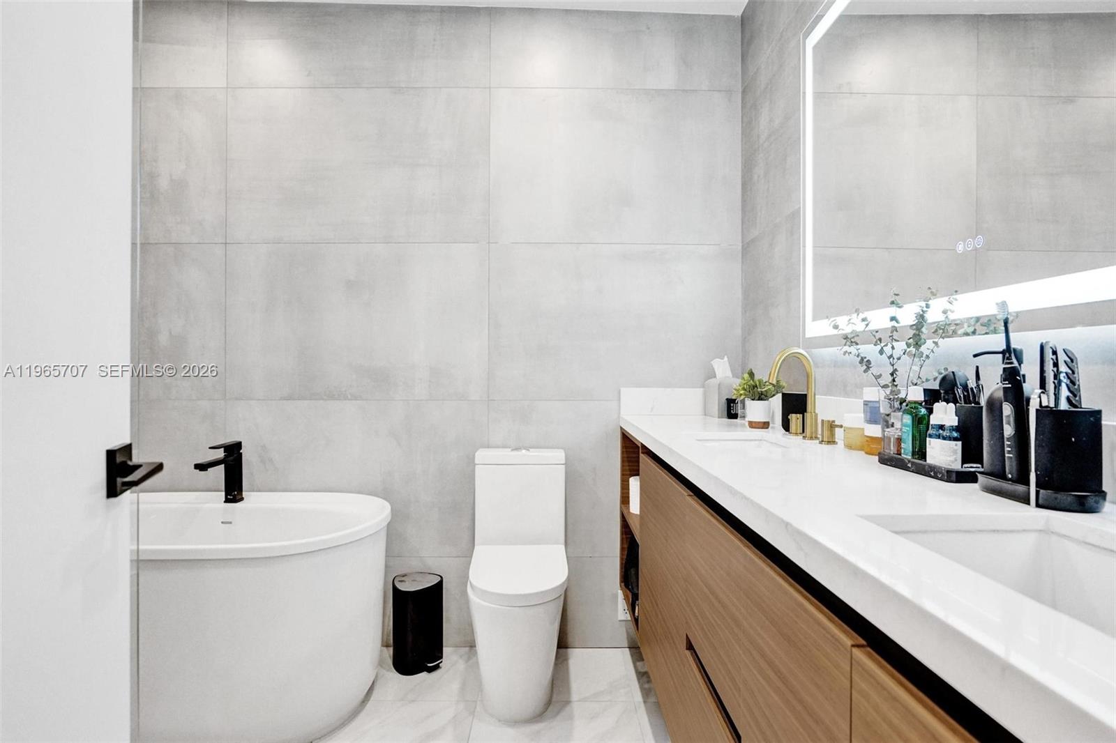 SKY LAKE - Residential