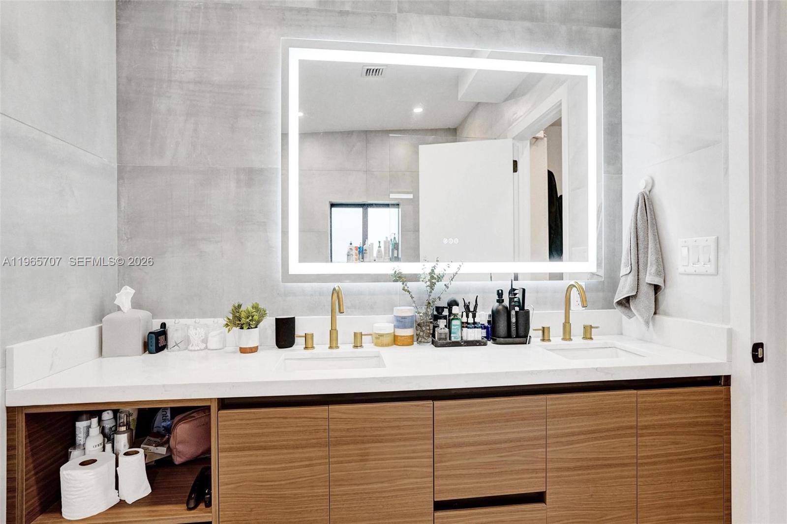 SKY LAKE - Residential