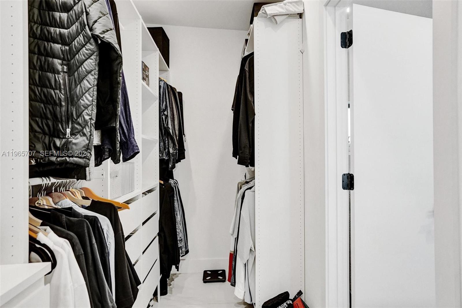 SKY LAKE - Residential