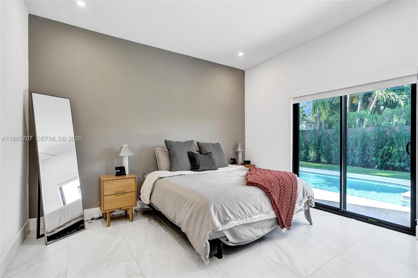 SKY LAKE - Residential