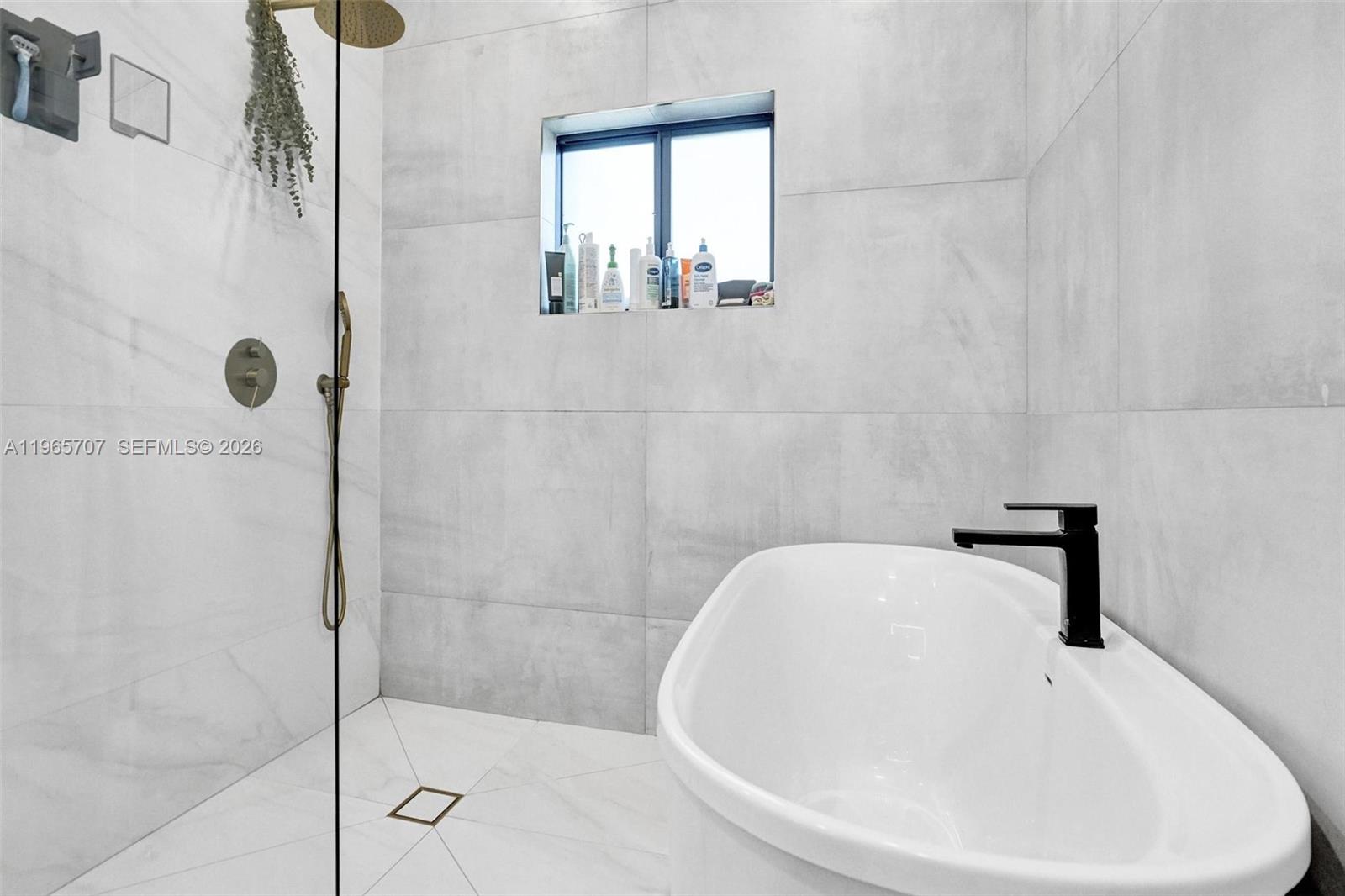 SKY LAKE - Residential