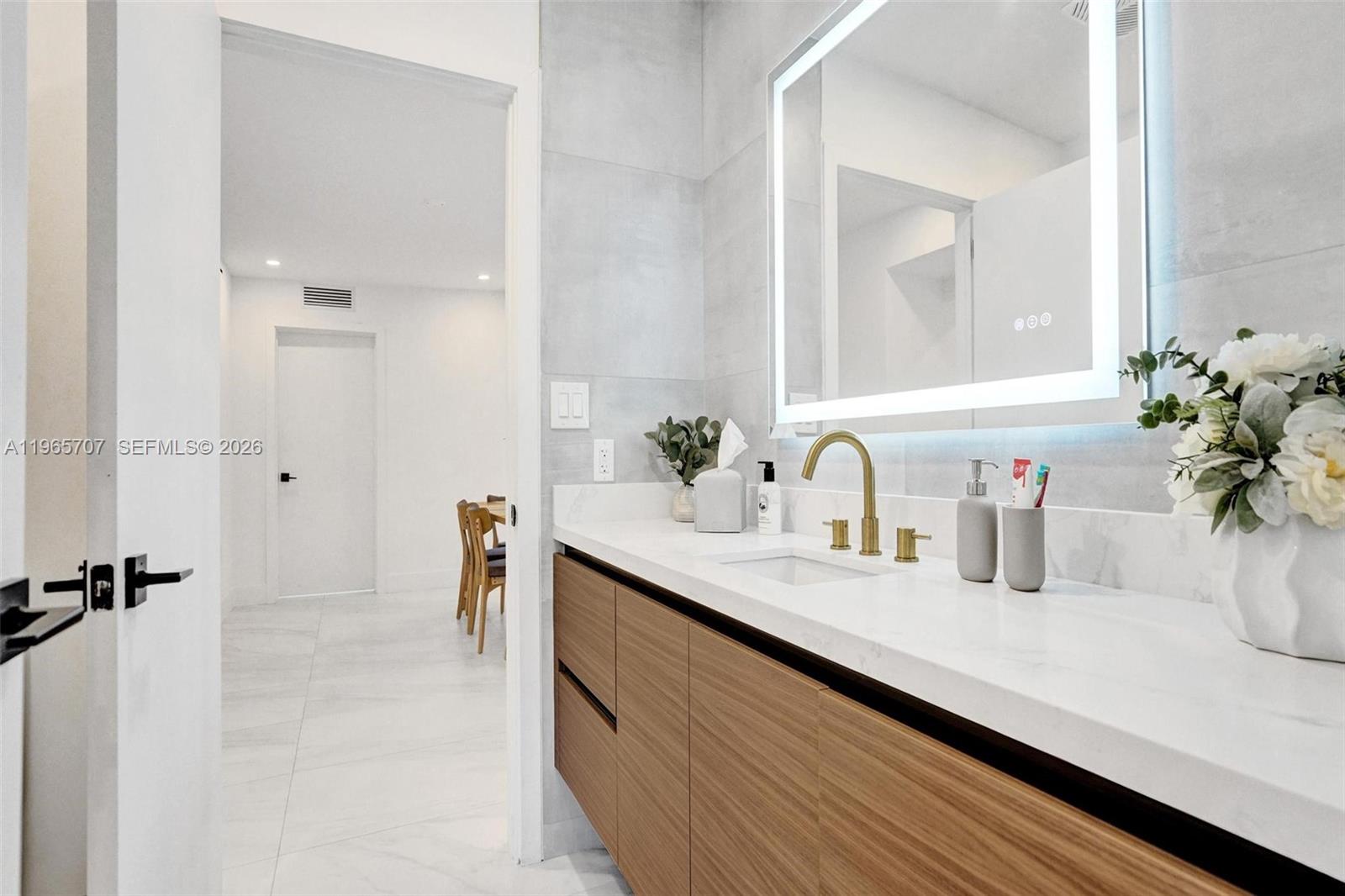 SKY LAKE - Residential