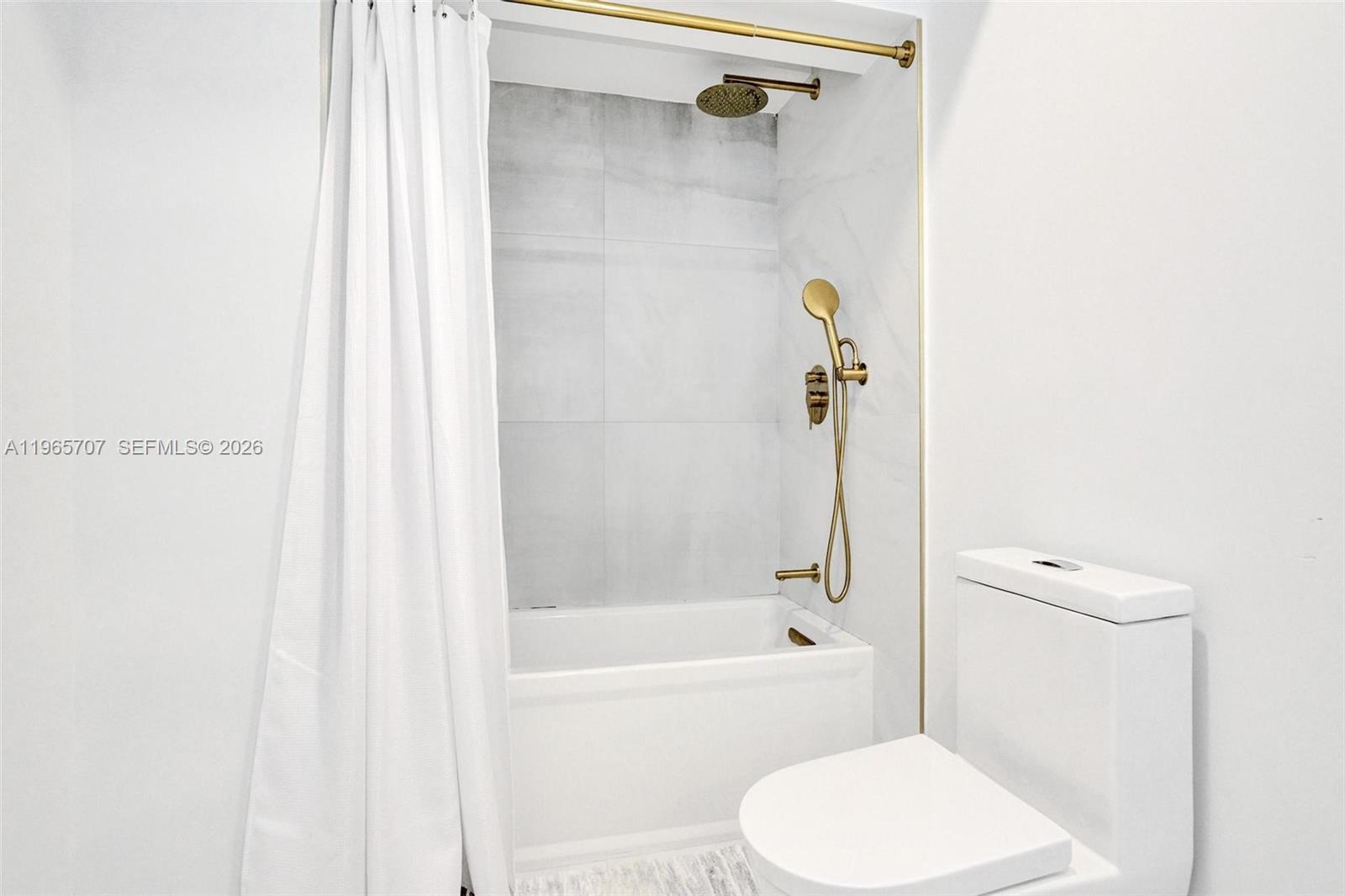 SKY LAKE - Residential