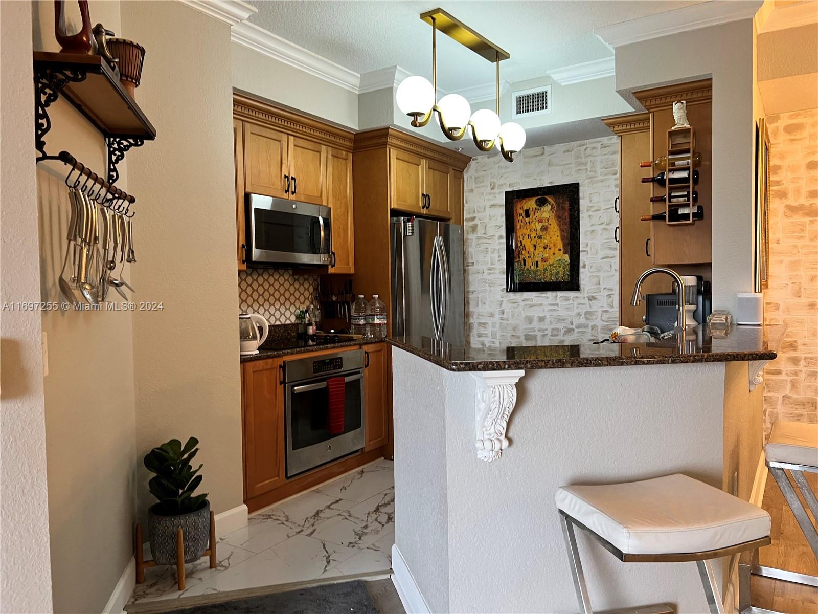 VIZCAYA LAKES CONDO - Residential