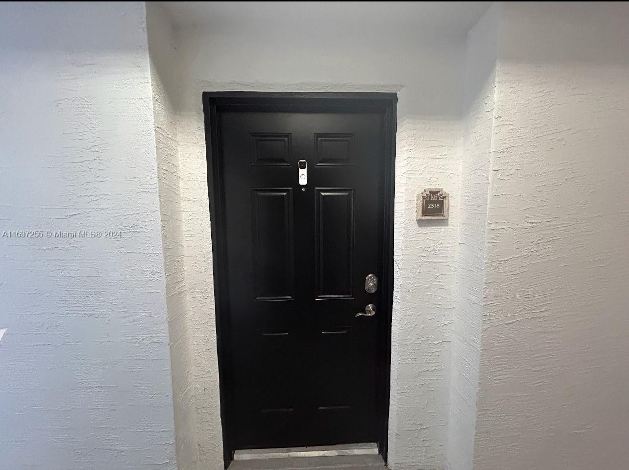 VIZCAYA LAKES CONDO - Residential