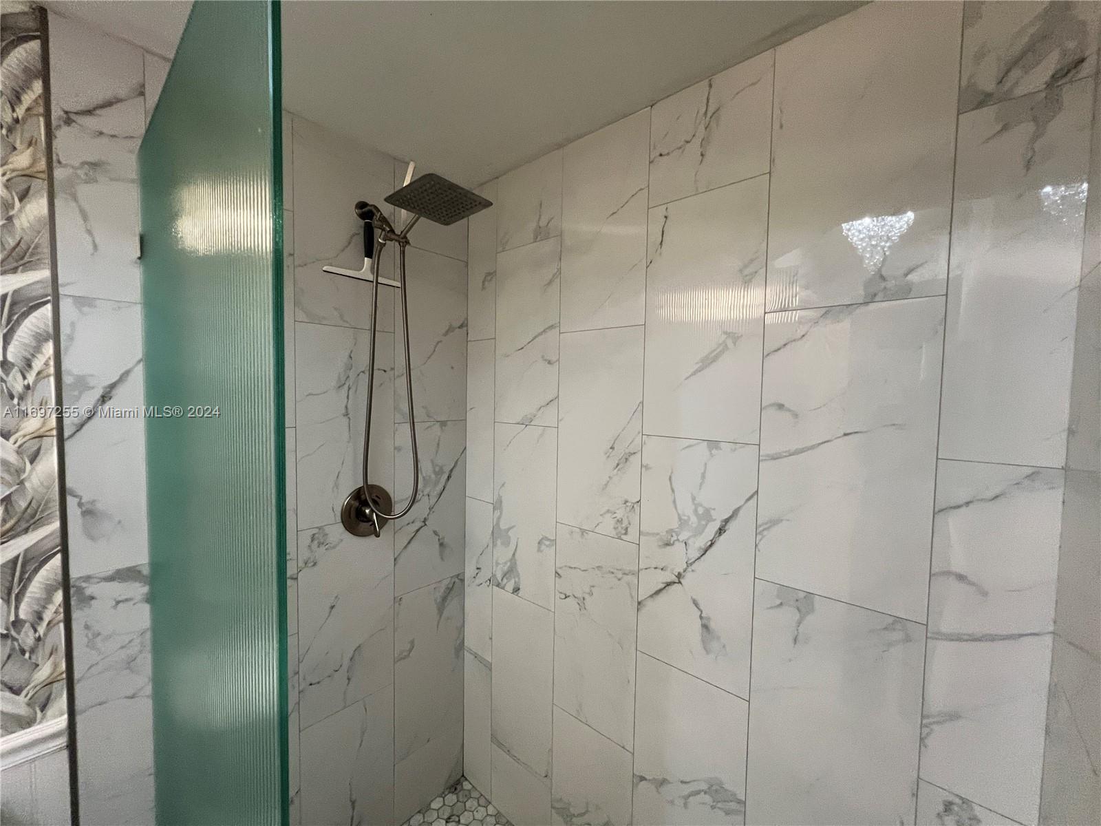 VIZCAYA LAKES CONDO - Residential