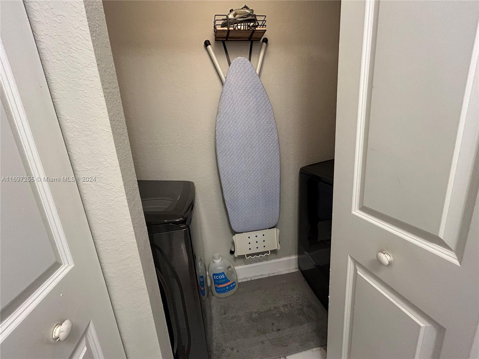 VIZCAYA LAKES CONDO - Residential