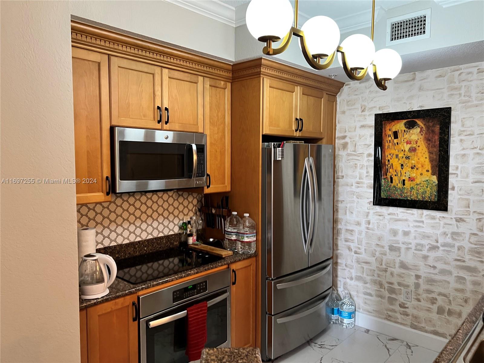 VIZCAYA LAKES CONDO - Residential