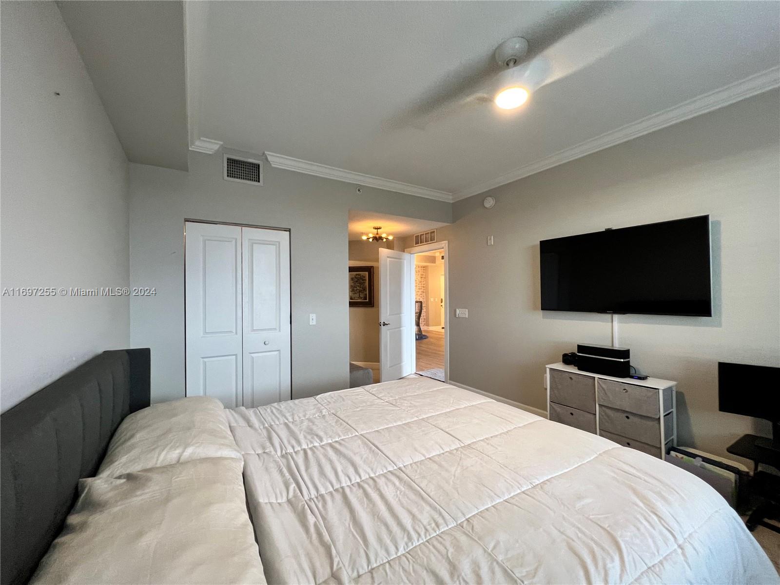 VIZCAYA LAKES CONDO - Residential