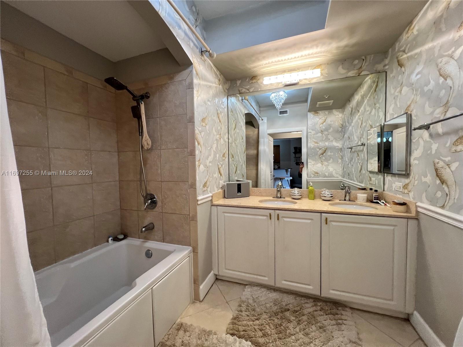 VIZCAYA LAKES CONDO - Residential