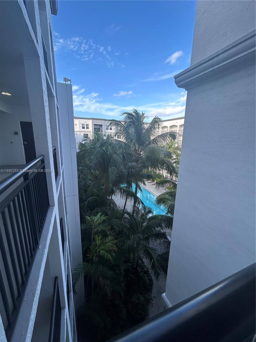 VIZCAYA LAKES CONDO - Residential