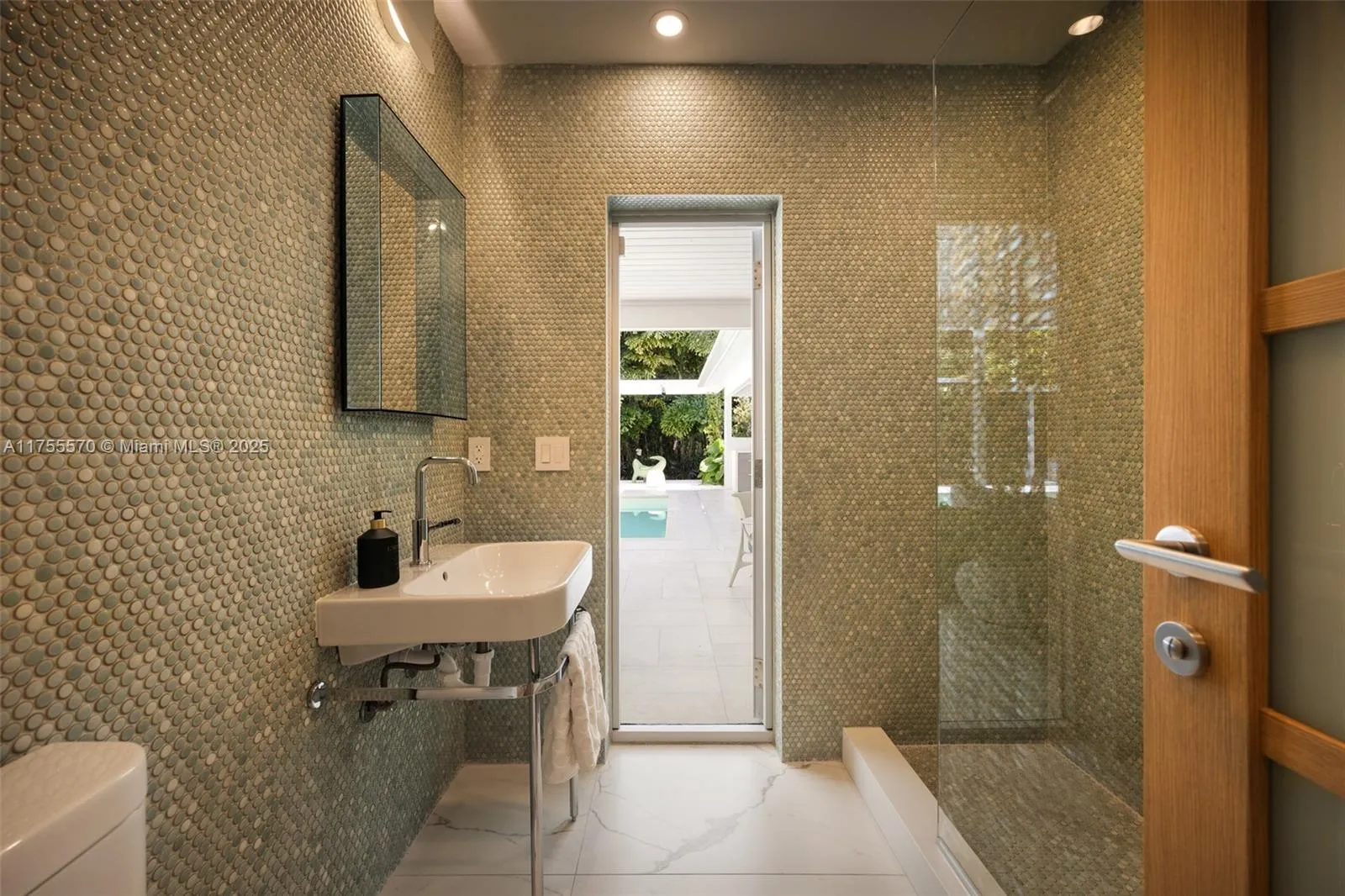 Miami Shores, Florida 33138, United States, 4 Bedrooms Bedrooms, ,6 BathroomsBathrooms,Residential,Active,81038