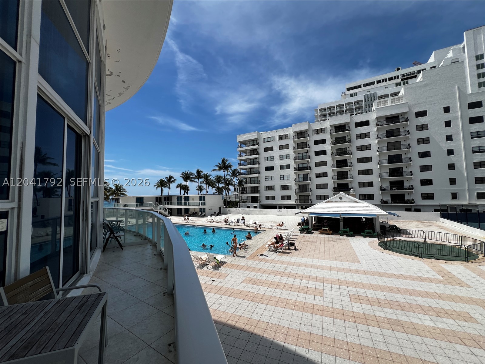 5445 Collins Ave L3