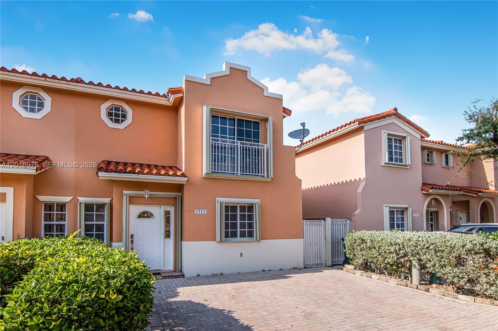 VILLAS OF BARCELONA - Residential