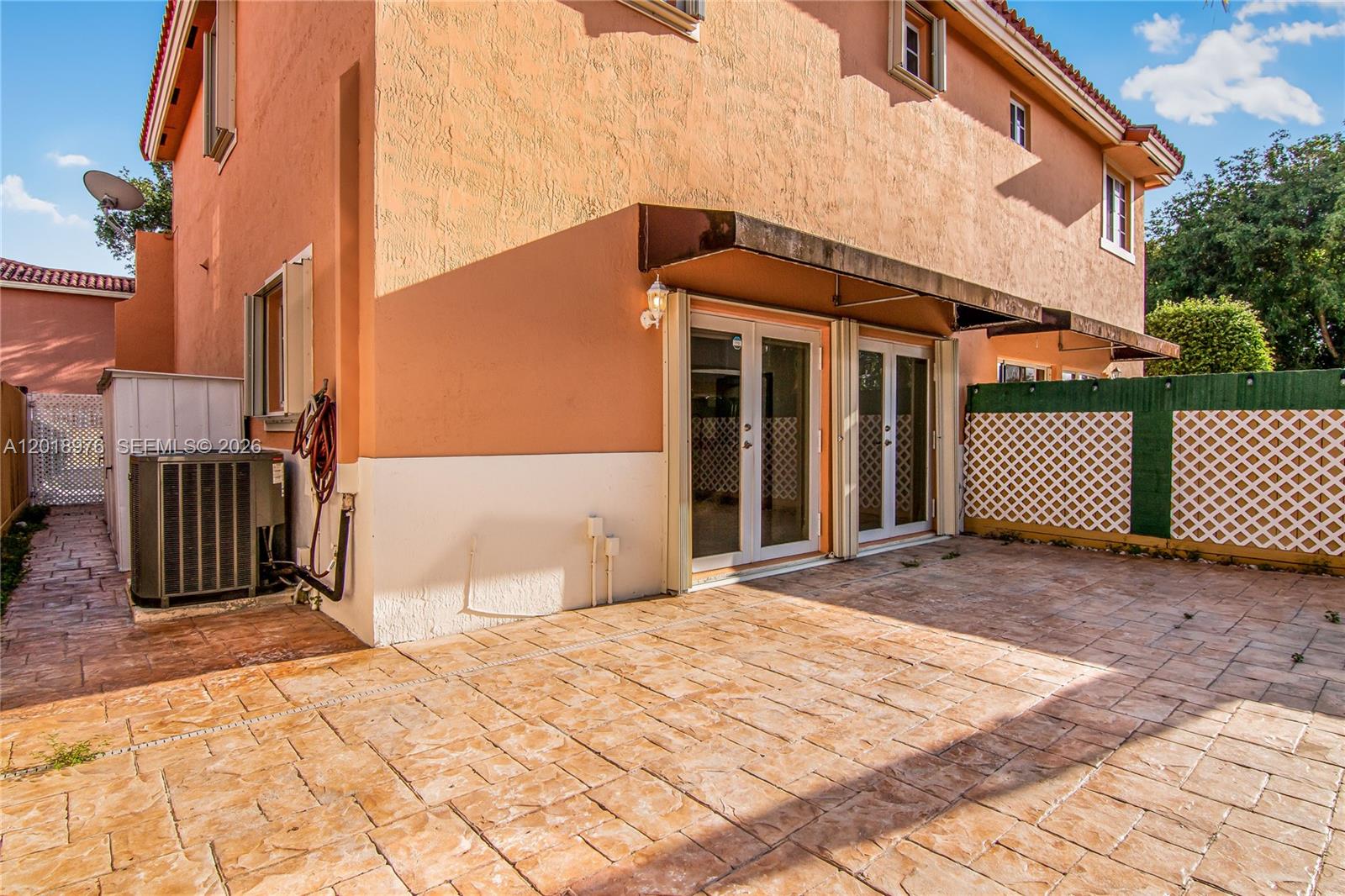 VILLAS OF BARCELONA - Residential