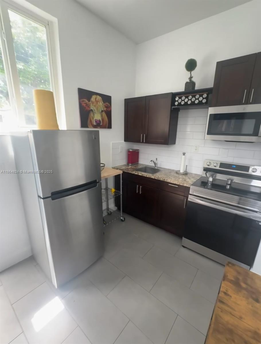Charming and fully furnished efficiency available in a quiet Miami neighborhood. This private unit features a separate bedroom space, a full-size kitchen, and a cozy living room area, and central AC. Enjoy a small private patio, perfect for relaxing outdoors, plus parking for up to 2 vehicles.
Conveniently located near shopping, dining, and major roadways.