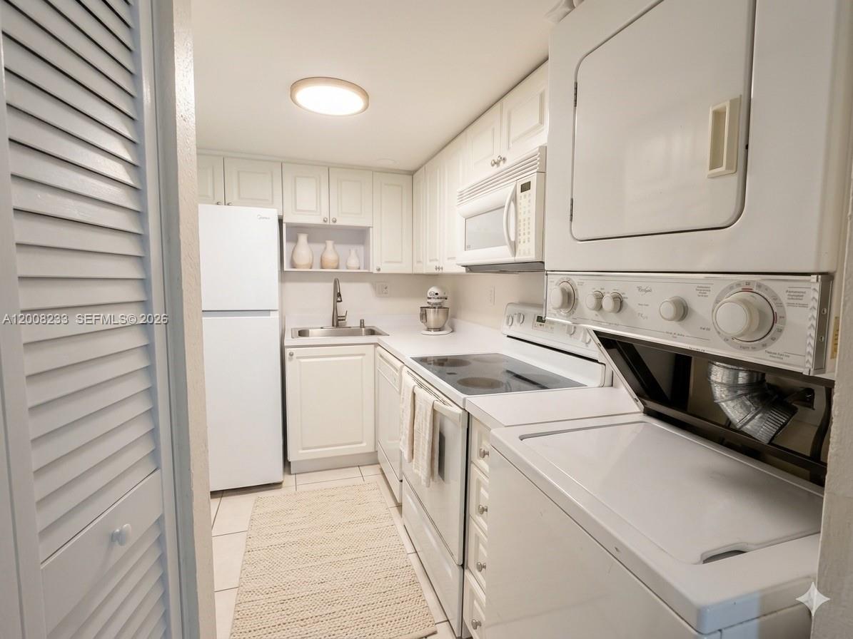 MONTEREY GARDENS OF PINEC - Residential
