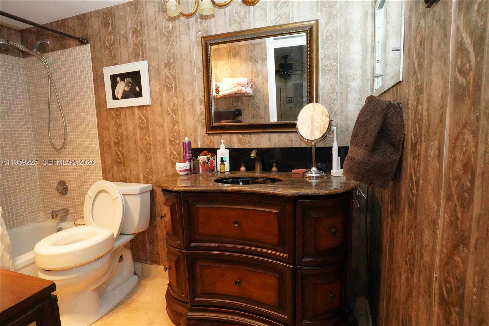 WELLINGTON CONDOS - Residential