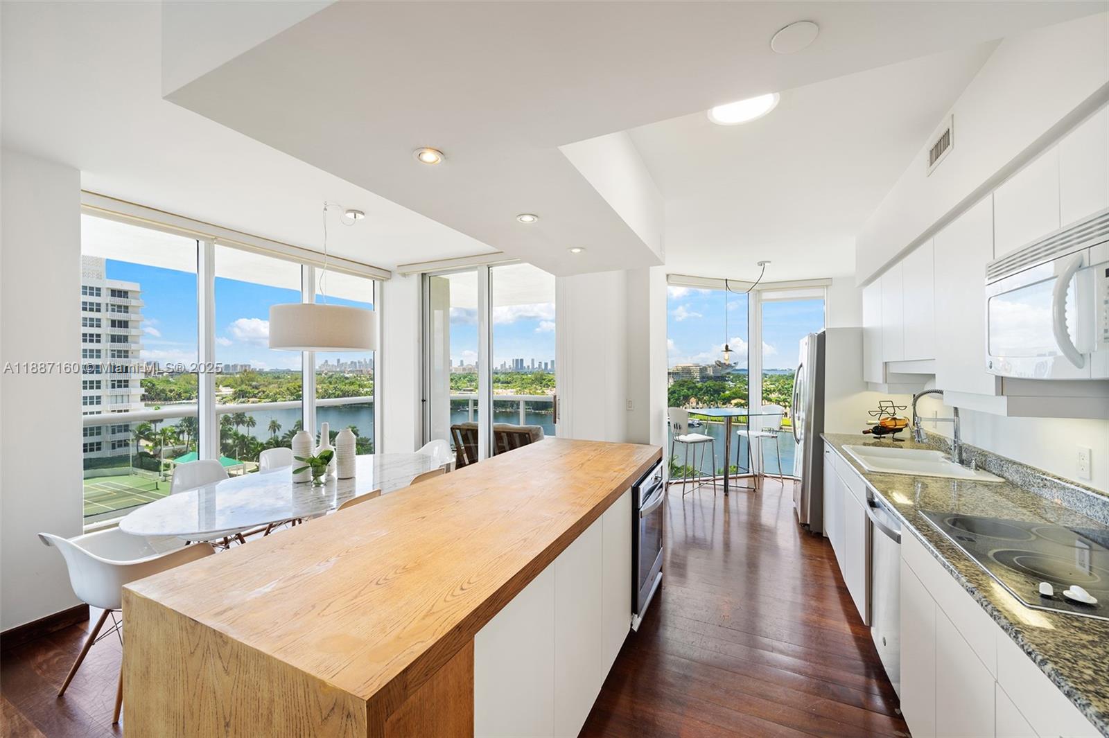 4779 Collins Ave 1005