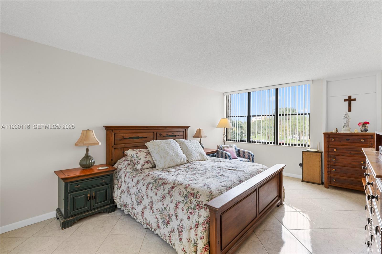 COUNTRY CLUB APTS AT - Residential