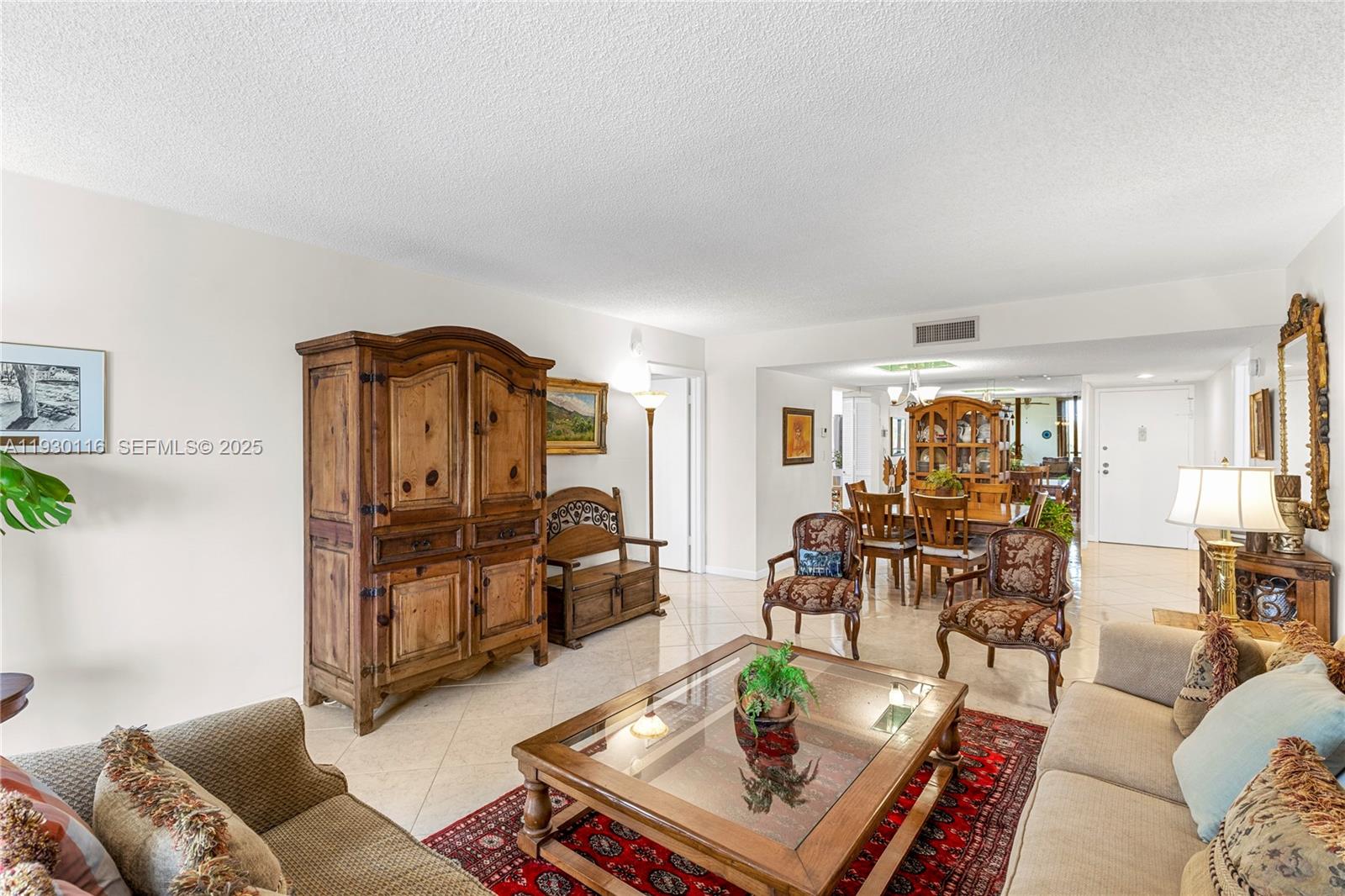 COUNTRY CLUB APTS AT - Residential