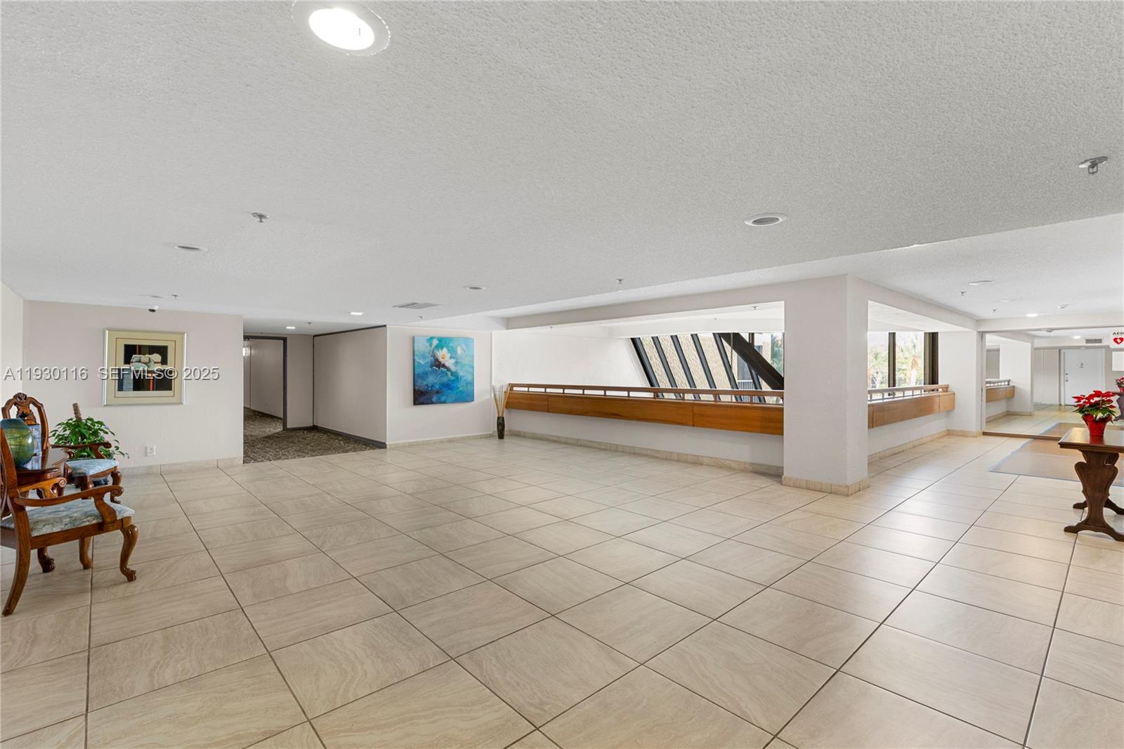 COUNTRY CLUB APTS AT - Residential