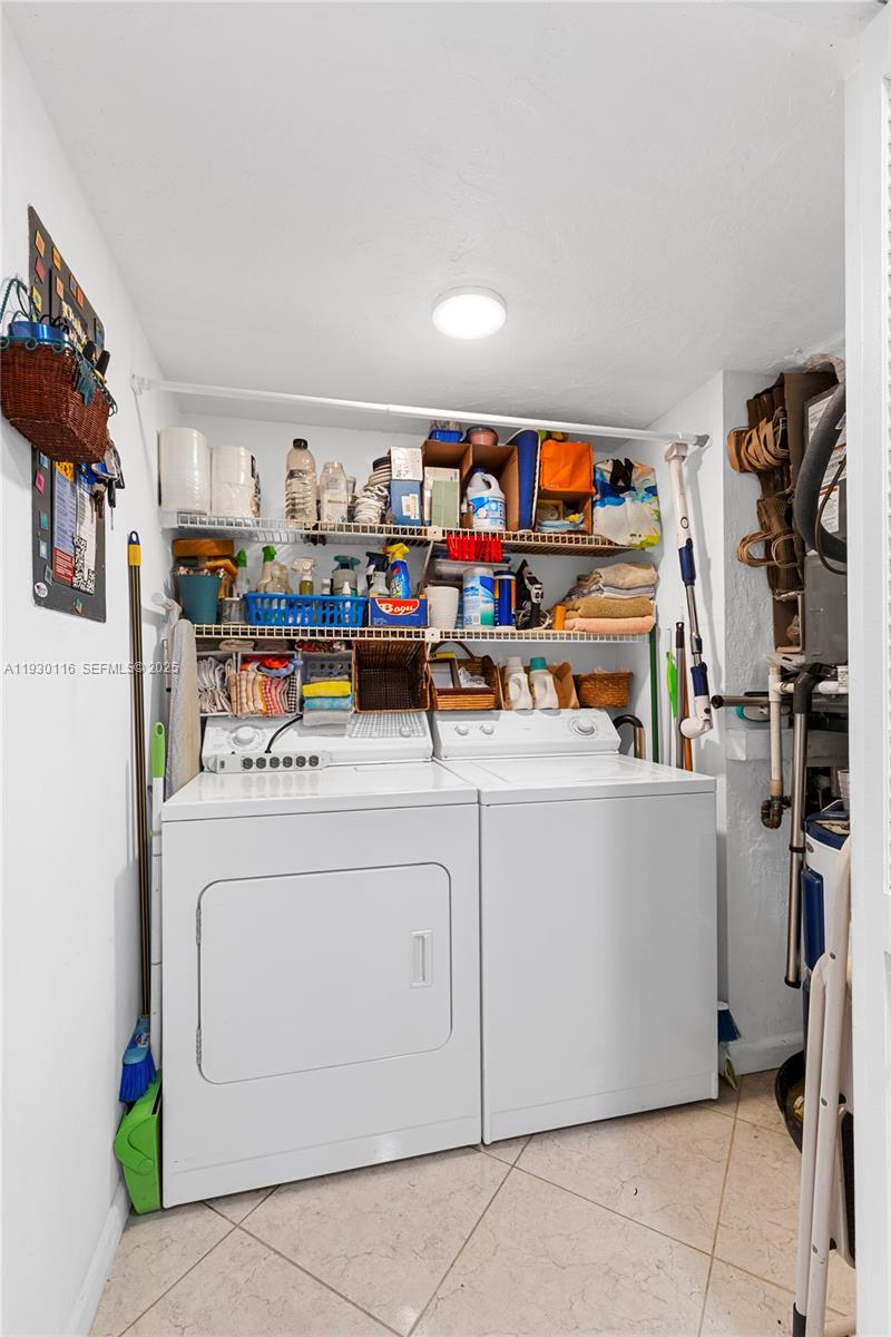 COUNTRY CLUB APTS AT - Residential