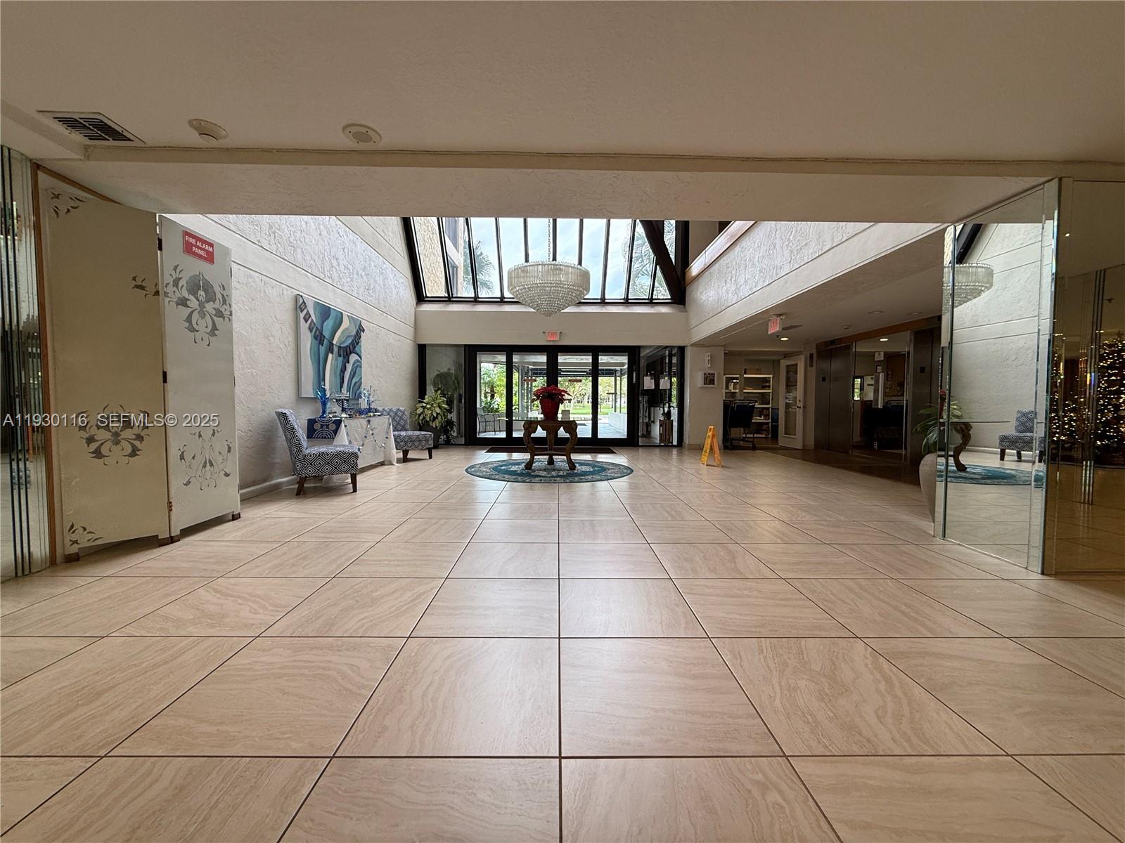 COUNTRY CLUB APTS AT - Residential