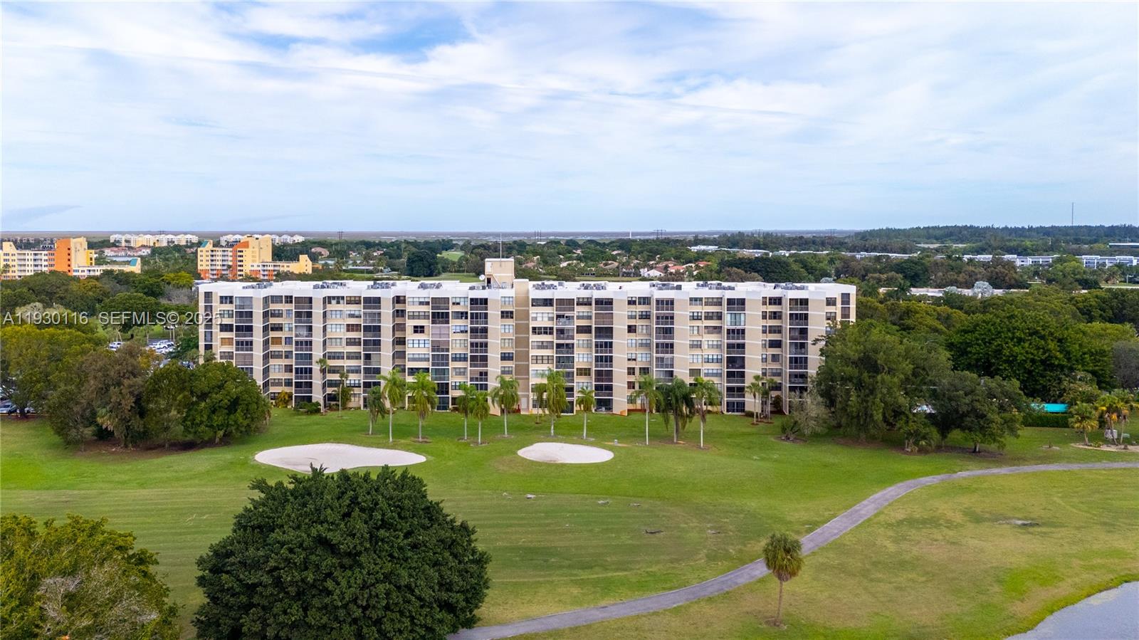 COUNTRY CLUB APTS AT - Residential