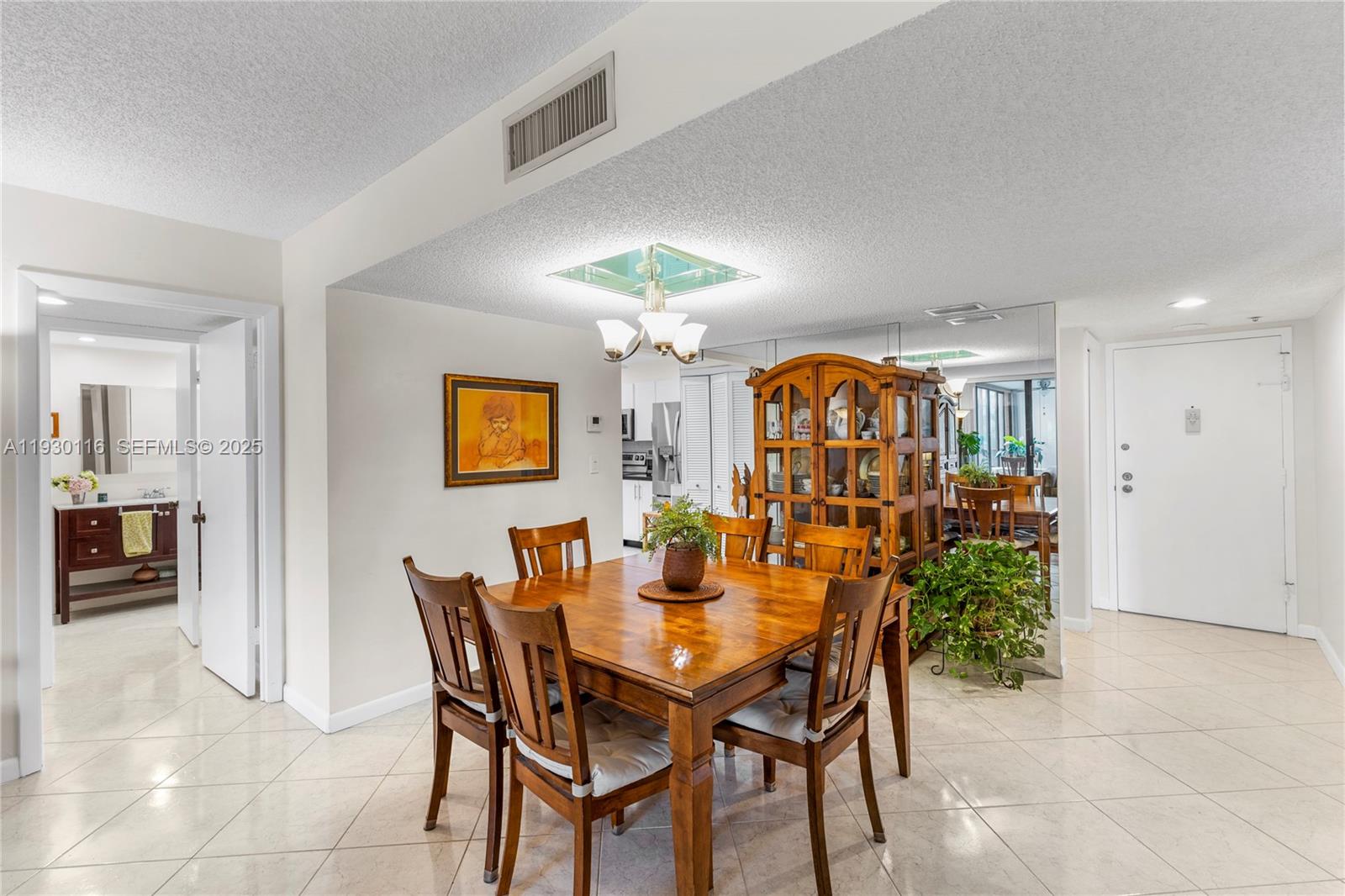 COUNTRY CLUB APTS AT - Residential